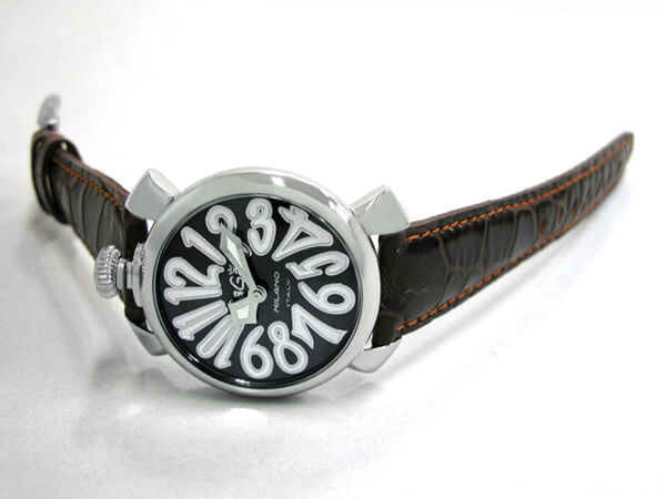 ガガ･ミラノスーパーコピー GAGAMILANO マニュアル　40mm　クォーツ z5020.4 ブラウン皮 ブラックシェル/ホワイトアラビア